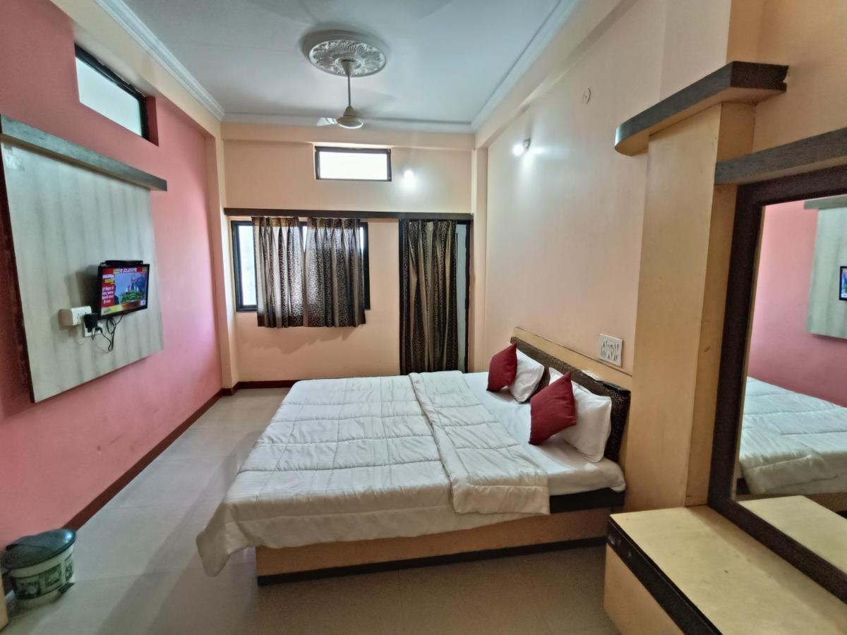 Hotel Chaitanya Maheshwar Exterior photo