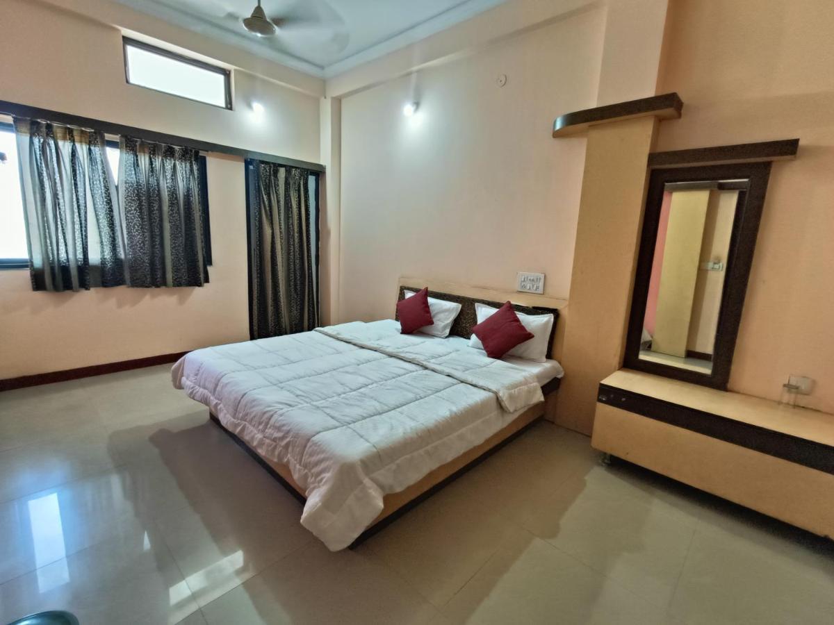 Hotel Chaitanya Maheshwar Exterior photo