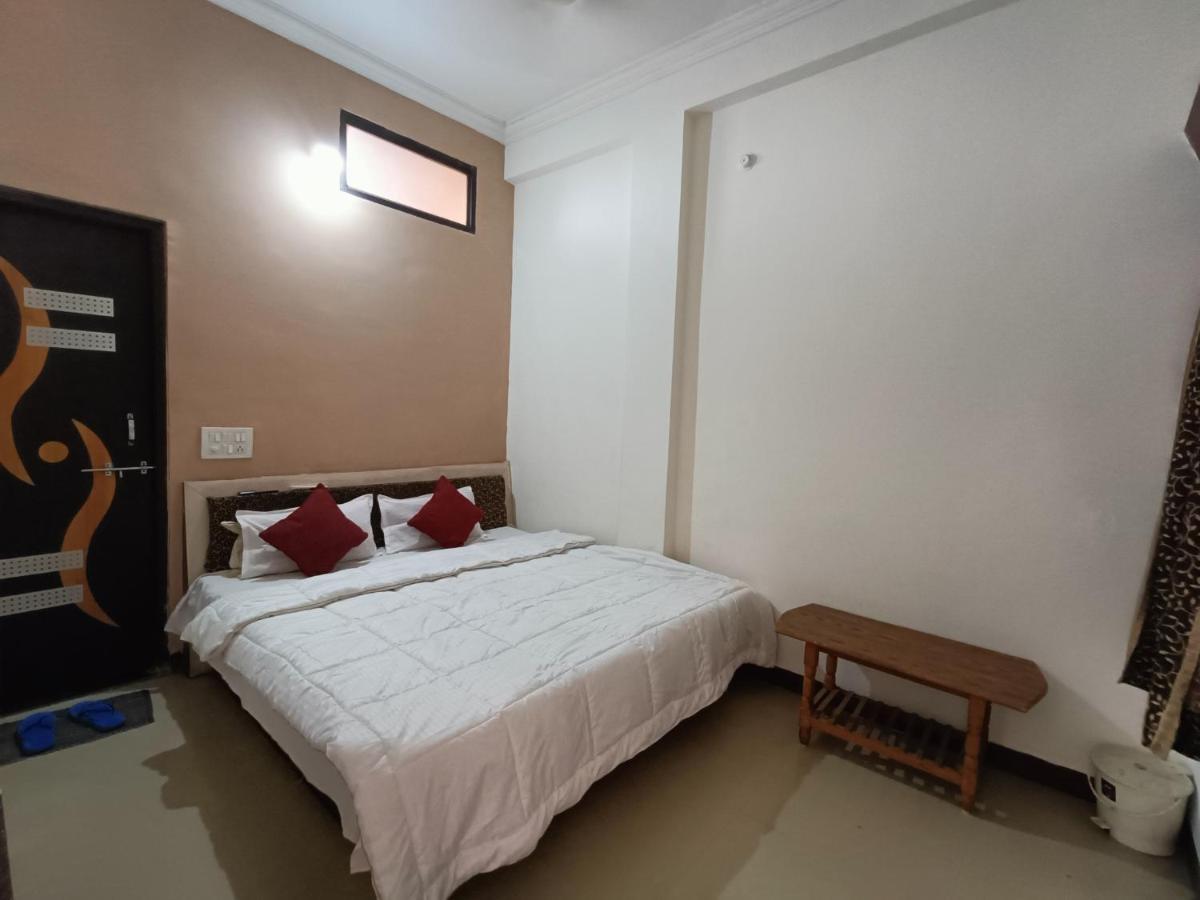 Hotel Chaitanya Maheshwar Exterior photo