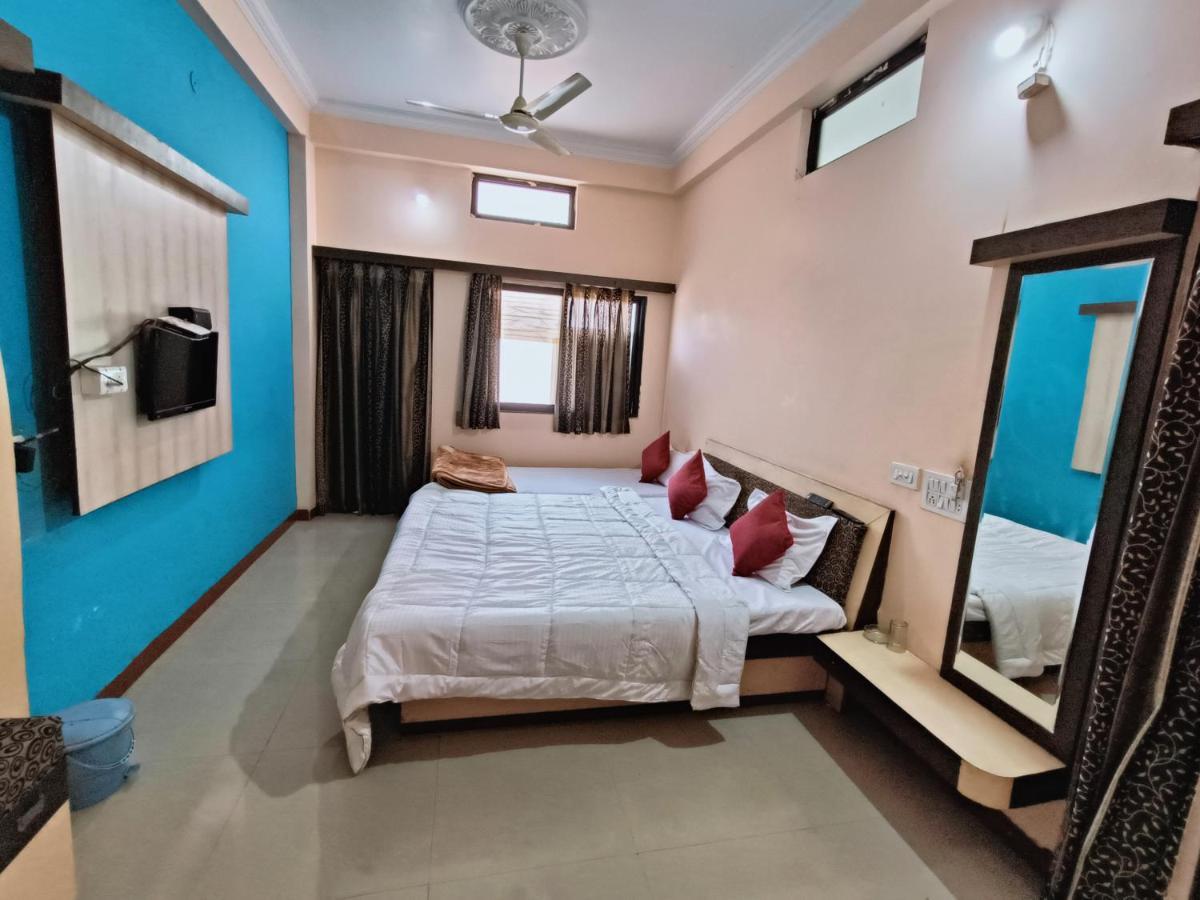 Hotel Chaitanya Maheshwar Exterior photo