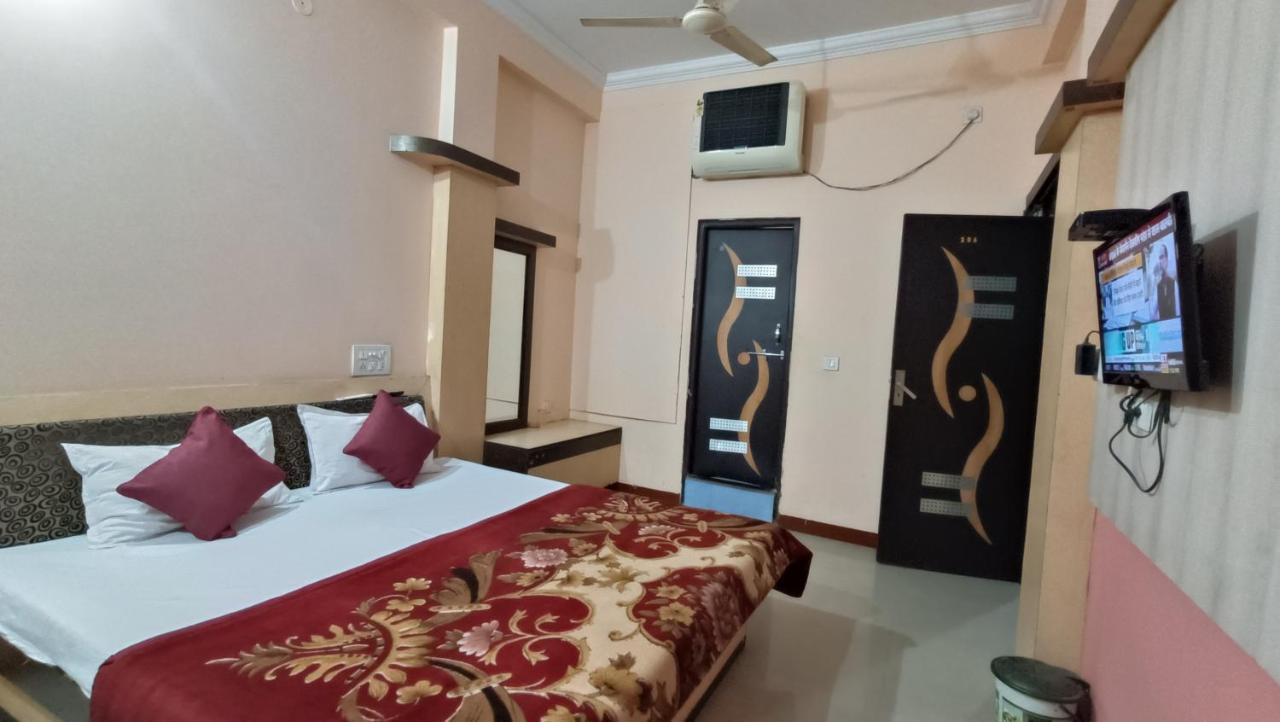 Hotel Chaitanya Maheshwar Exterior photo